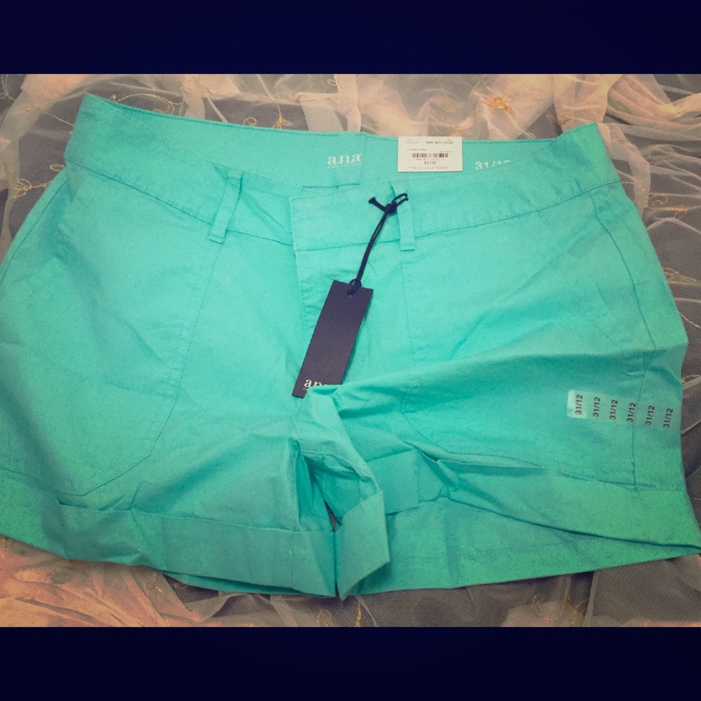 NWT A.N.A Shorts in Cockatoo Green Size 31/12